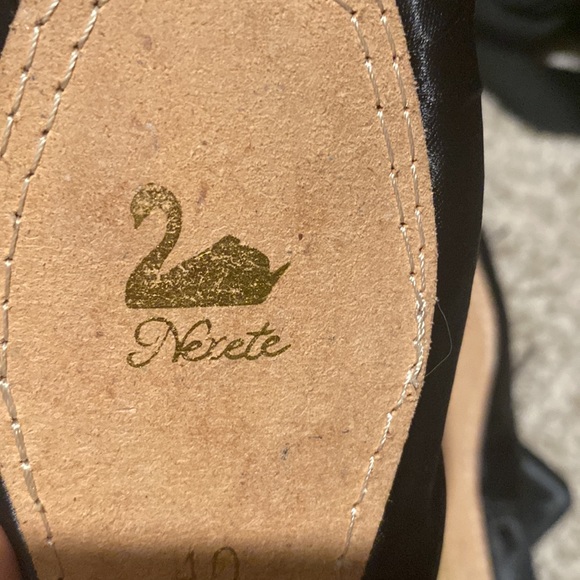 Pointe shoes - Picture 4 of 5